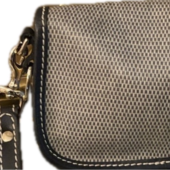 Dooney & Bourke wristlet - Picture 2 of 8
